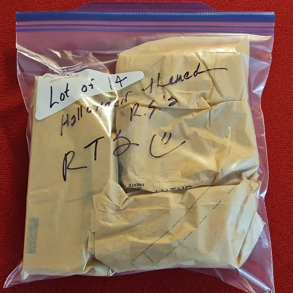 Lot of 14 Halloween themed rubber stamps Pumpkins skulls a graveyard border cats - Picture 14 of 14